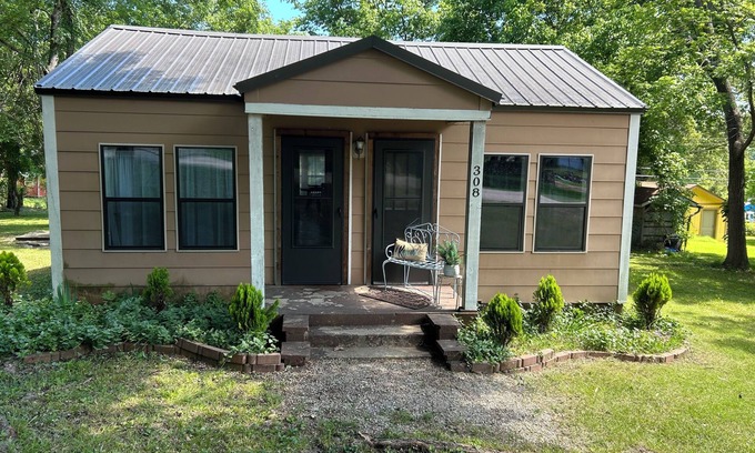 Cotter House | In Town, Large Yard, Close to Rivers and Lakes, Quiet