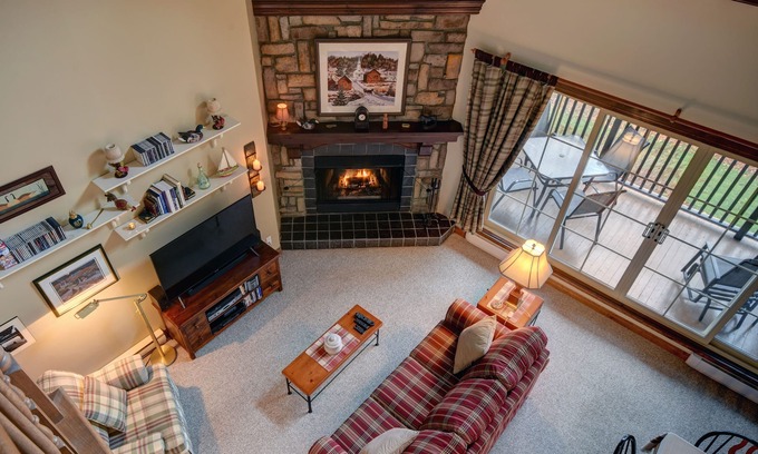 Mont-Tremblant Condo | IN TREMBLANT RESORT. Cozy retreat. 3 minute walk to ski lift. 31-day min stay.