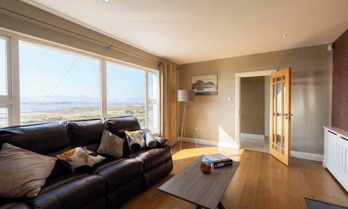 Inch House | Inch by the Sea - Sea Views