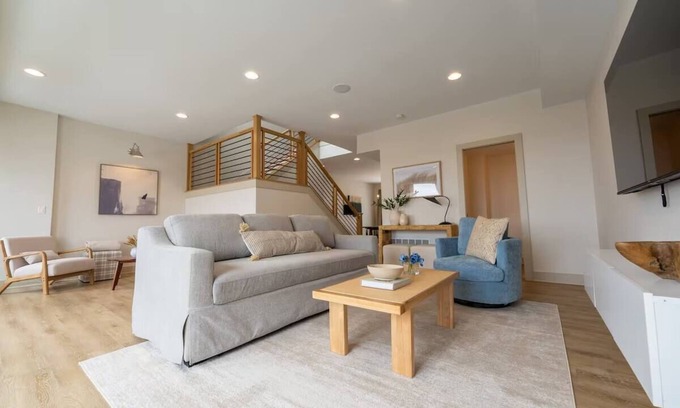 Covington House | Incredible Cincy City View Home - Rooftop Balcony! Plenty of Parking