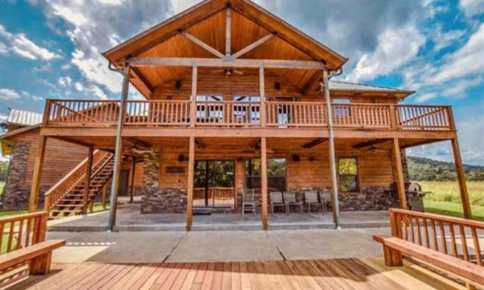 Calico Rock Cabin | Incredible White River Waterfront Getaway Vacation