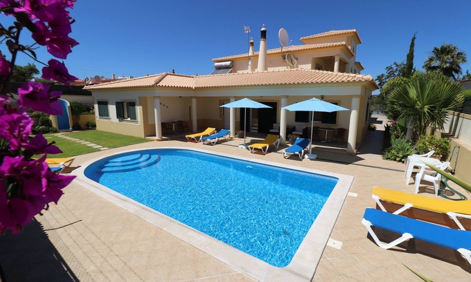 Alpouvar Apartment | Independent 1 bedroom apartment at Spectacular villa pool, air con,near Old Town