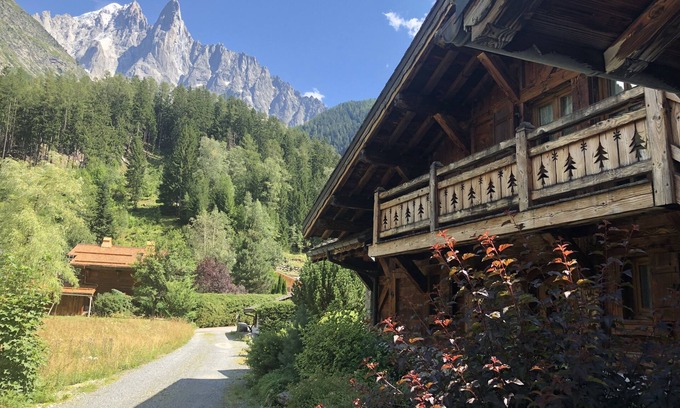 Les Praz-de-Chamonix Apartment | Independent accommodation of 68m² in Chalet "les Bois de Chamonix".