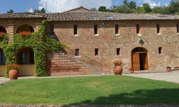Monteroni d'Arbia Villa | Independent villa with wonderful view. Pool. Up t 22 guests