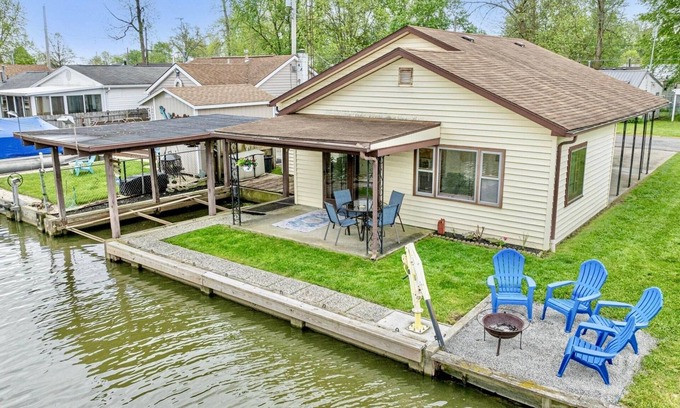 Lakeview House | Indian Lake Cottage, Renovated with a Boat Dock!