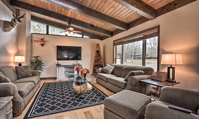 Indian Lake House | Indian Lake Retreat w/Wet Bar & Covered Deck