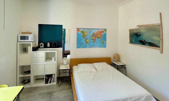 Saint-Andre-de-Sangonis Apartment | Individual bedroom and bathroom, entrance and garden