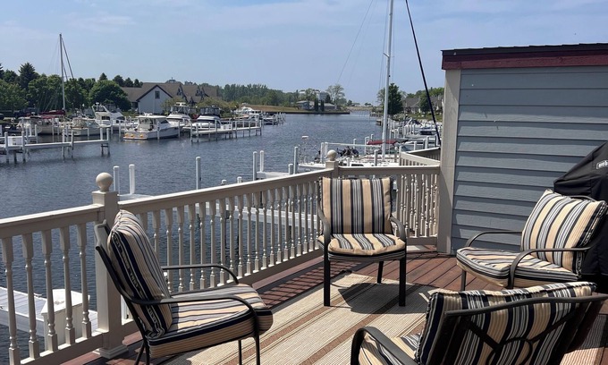 Manistee Condo | Indoor/Outdoor Pool and Hot Tub, Beautiful Beaches, Perfect for Golf Vacations