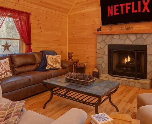 Eagle Mountain House | Indoor Outdoor Pools Hot Tub 6 Seater Fire Pit Wineries Pickleball