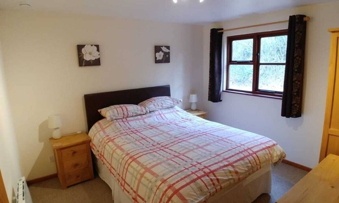 Ashford Ski Chalet | Indoor Pool. Beautiful 2 bed lodge sleeping 4 set in 5acre of beautiful Woodland