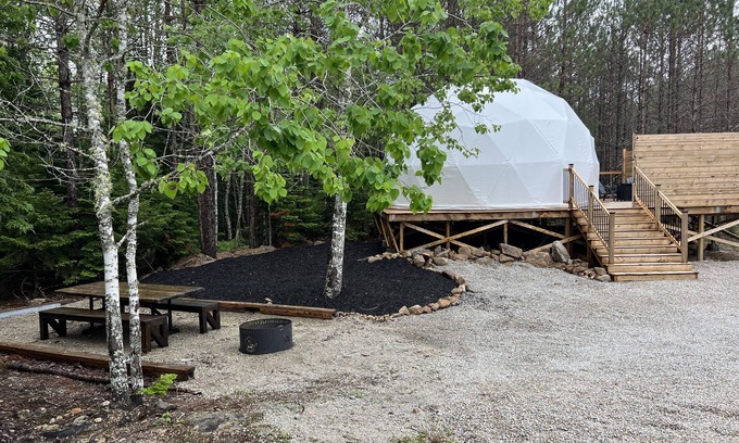 New Ross Cottage | Indulge in luxurious bliss : private Hot Tub, kayaking. So much more