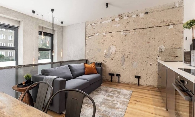 Weissensee Apartment | Industrial 42sqm 3room maisonette apt near center