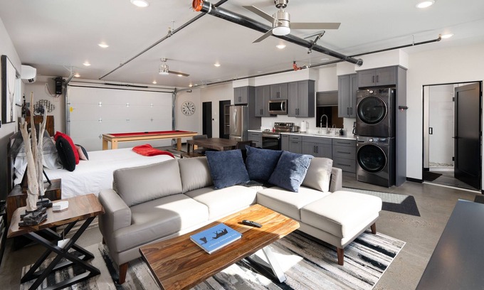 Four Corners Condo | Industrial Retreat Where Recreation Abounds! Dogs OK, Pool Table, BBQ & More!