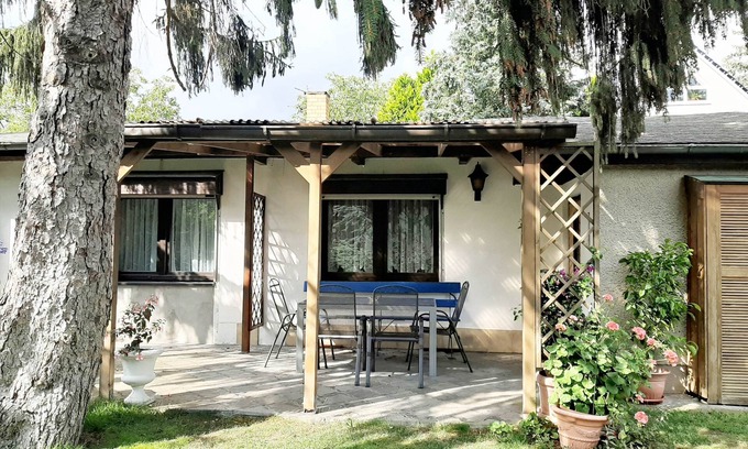Marzahn-Hellersdorf House | Inexpensive in Berlin, in a residential area close to nature in the district of Mahlsdorf.