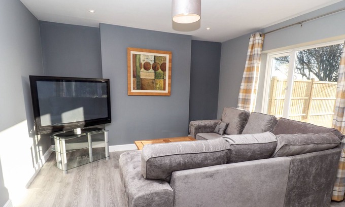 Boston Cottage | INGS FARMHOUSE, pet friendly, with a garden in Leverton