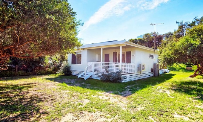 Venus Bay House | Inlet View Cottage - cute beach cottage