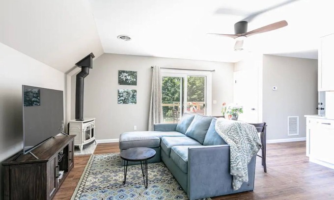 Essex Junction Apartment | Inn at 84 Empire: New fully furnished 1 BR Apt
