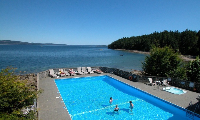 North Oyster Condo | "INN OF THE SEA" : A Vancouver Island Waterfront Vacation Paradise: