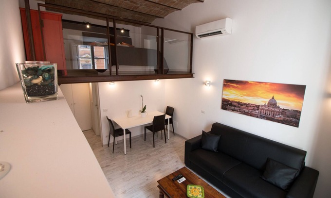 Rione XVIII Castro Pretorio Apartment | Inner House One luxury apartment