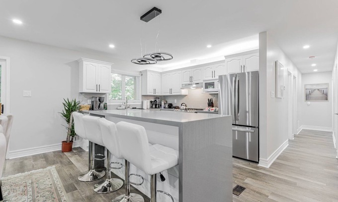 Big Bay Point House | Innisfil Retreat: Hot Tub, Sauna, Pool Table