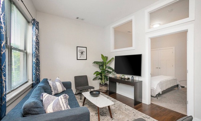 Hillsboro Village House | Inquiry for Week Day Special/Free Parking/2BD by Zen Living