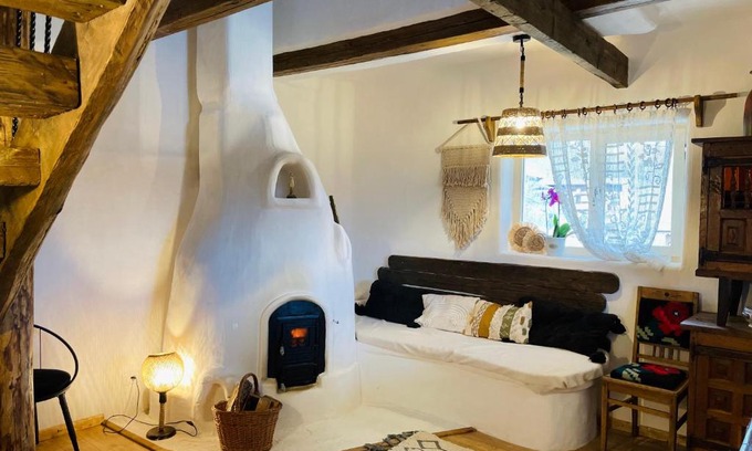 Bezdead Bed & Breakfast | Inside, The Village- Wooden Hideaway