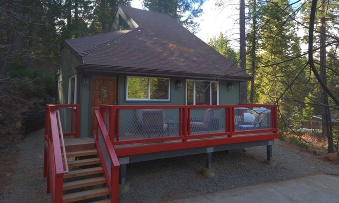 Yosemite West Ski Chalet | Inside Yosemite Nat Park! Newly remodeled private 2bd 2ba home with central A/C