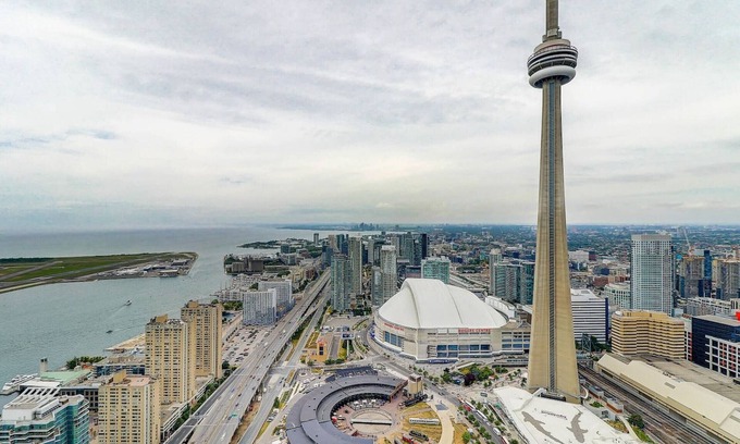 Downtown Toronto Condo | Instant Suites Penthouse 2BR Suite in ❤️ of Toronto Downtown