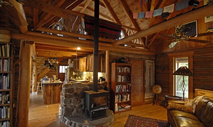 Emigrant Cabin | Internationally Flavored Cabin in Paradise Valley, SW Montana