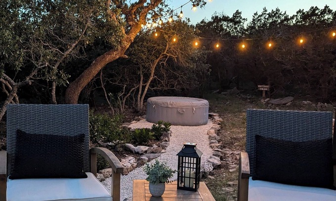 Pipe Creek Cottage | Intimate Hilltop Cottage/Hot Tub/Hiking Trails