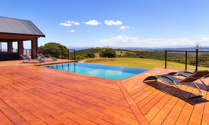 Loerieheuwel Cabin | Intle Game Lodge
