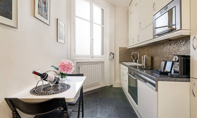 Quartier des Invalides Apartment | Invalides /St Germain Luxury two Bedroom