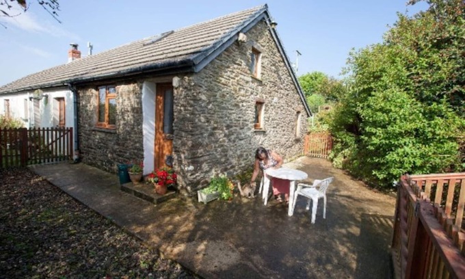 Newcastle Emlyn Cottage | Inviting 2-Bed Cottage in Newcastle Emlyn