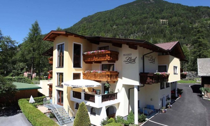 Unterlaengenfeld Apartment | Inviting apartment in Längenfeld with sauna