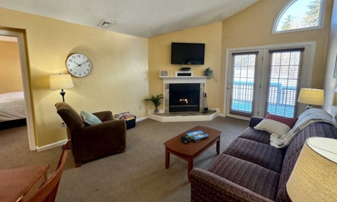 Francestown House | Inviting Condo w Hot Tub & Fireplace