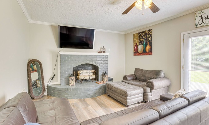Jacksonville House | Inviting Jacksonville Home < Half Mi to University