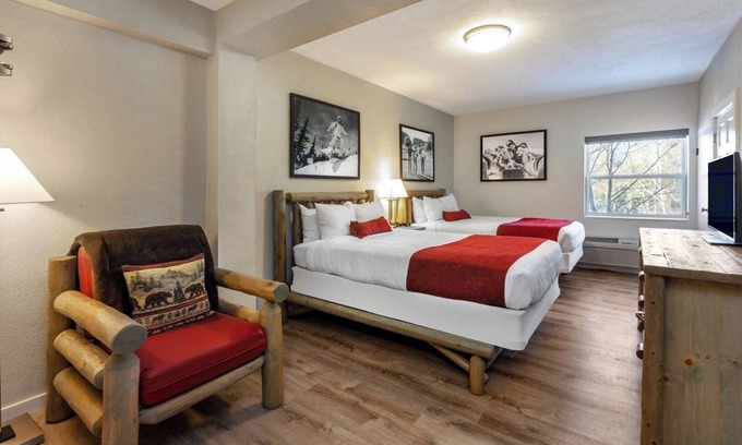Iron Mountain Hotel | Inviting Lodge with Family-Friendly Amenities - Near Local Attractions