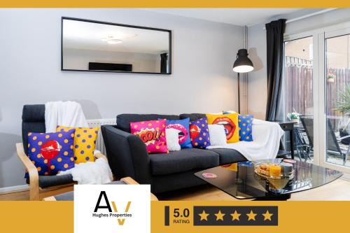 Northampton House | Inviting Two-Bedroom House - Garden, Free Driveway Parking, Perfect for Extended Stays By AV Hughes Properties