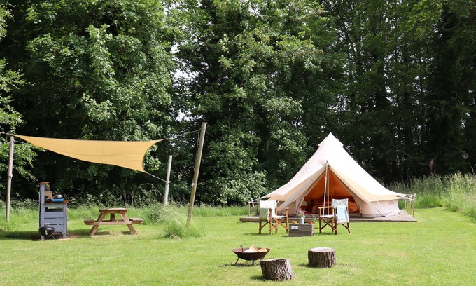 Swannington Cabin | Iris, peaceful and hidden away in rural Norfolk amongst wild flowers.