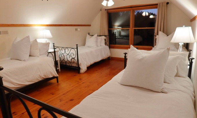 Nakina House | Iron Horn Farms - Fun Getaway with Animals, Fishing Ponds & Peaceful Views