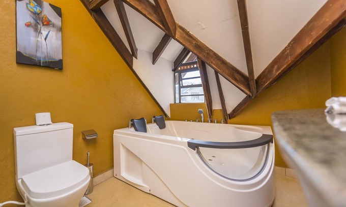 Ngelani House | Isaac House -:Beautiful rustic country guesthouse at the foot of Lukenya Hills