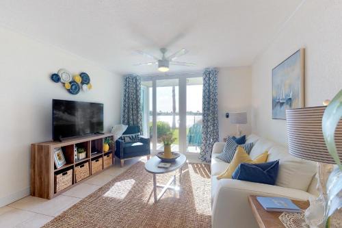 St. Petersburg Apartment | Isla Del Sol Bahia Vista 105