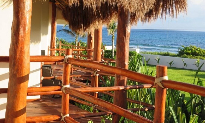 Colonia Meteorologico House | ISLA MUJERES MAYAKITA VILLA AYRE, BEACH VIEW w/ROOFTOP JACUZZI