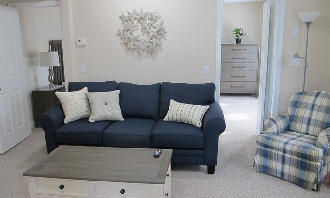 Jamestown Apartment | Island Apartment in the Heart of Jamestown