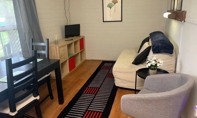 Brownlow Ki Cabin | Island Rest Cosy budget friendly beach retreat - 5 minute walk to the beach.