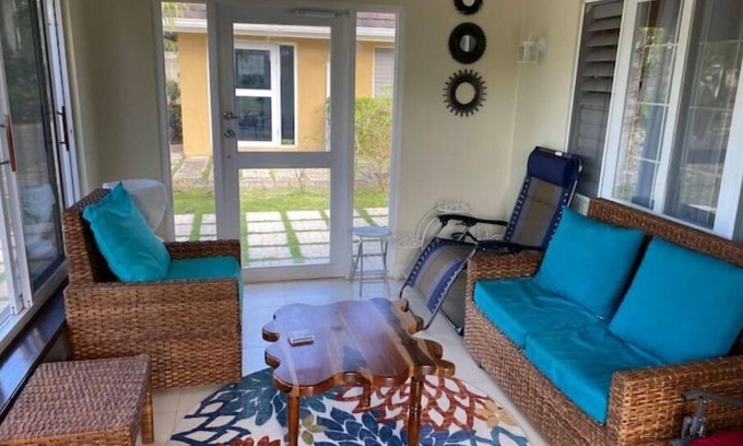St. Ann's Bay House | Island Style Villa in Richmond Estate Palms