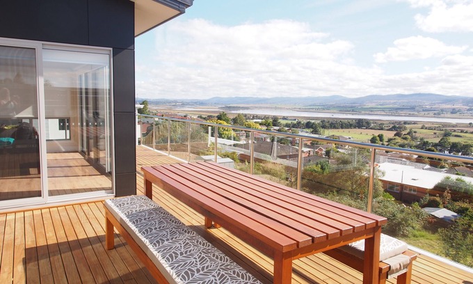 Riverside House | Island View House, AUGUST VOUCHER SPECIAL! Family friendly, beautiful views!