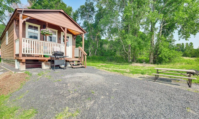 Isle La Motte Cabin | Isle La Motte Cabin ~ 3 Mi to Lake Champlain!