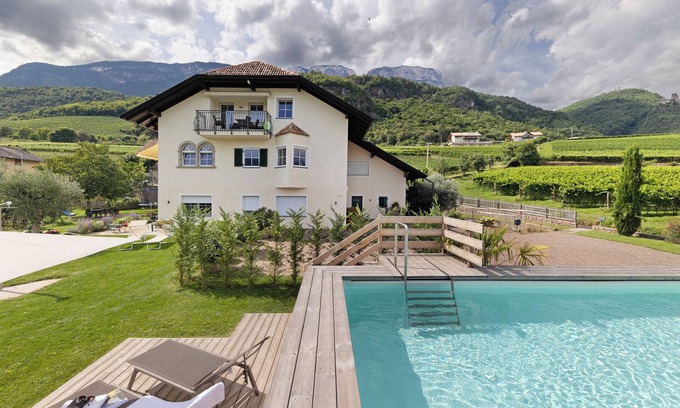 Appiano Sulla Strada del Vino Apartment | Holiday Apartment 'Weingut Zail' with Mountain View, Wi-Fi and Air Conditioning