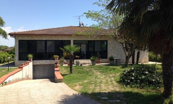 Borgo Sabotino Villa | villa in the green At 700 m from the Mediterranean sea